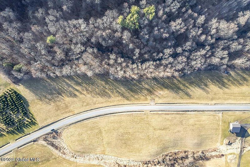 5th image of 408 Hughes Road