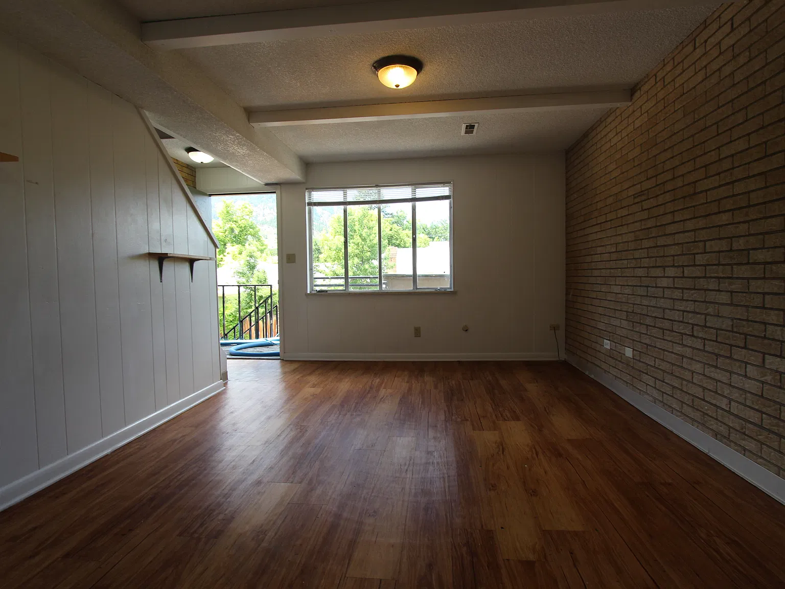 3 bed, 900 sqft, $4,740 — Photo 2