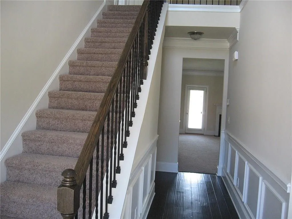 5 bed, 3.0 bath, 3196 sqft, $2,600 — Photo 3
