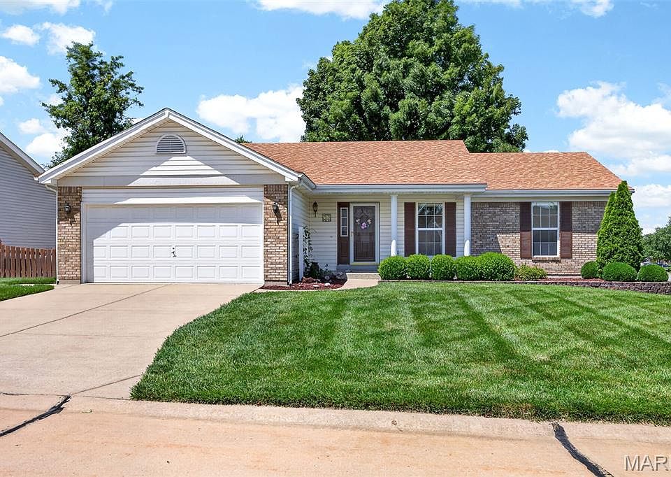 1st image of 303 Harper Ct