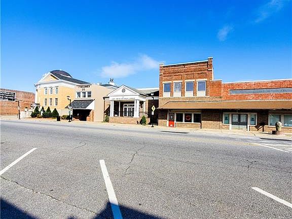 5th image of 221 E Main St