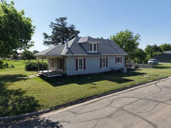 715 30th St, Wilson, KS 67490