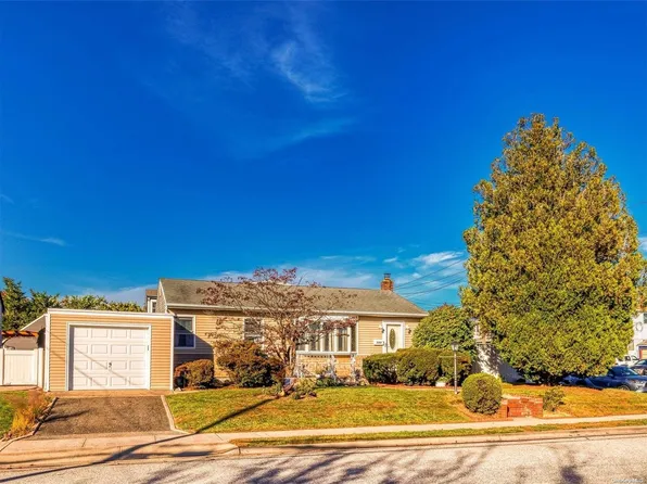 132 Maple Avenue, Bethpage, NY 11714