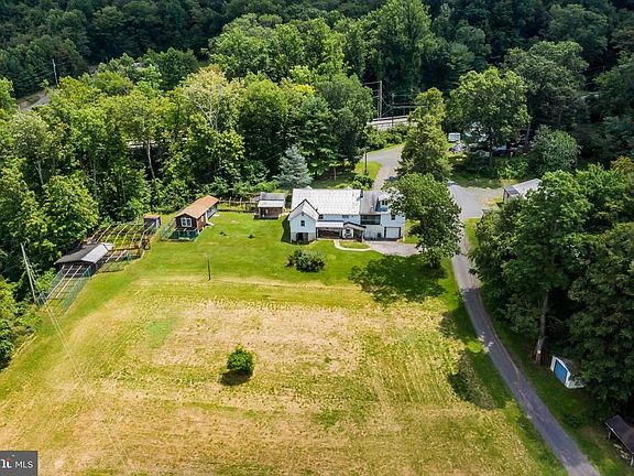 4th image of 19 Bishop Ln