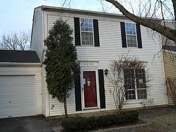 1st image of 3S240 Birchwood Dr #D