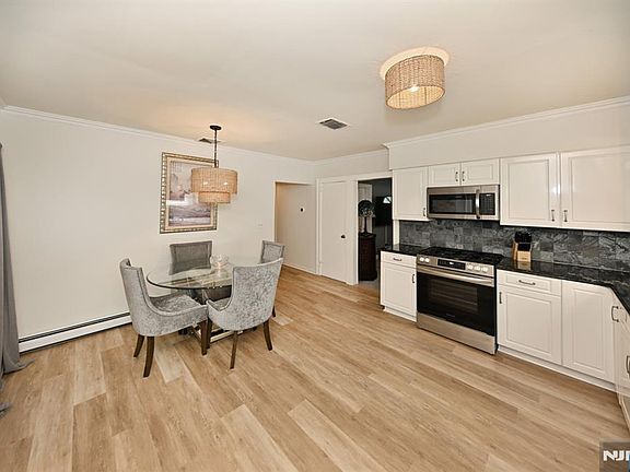 5th image of 115 Forest Pl