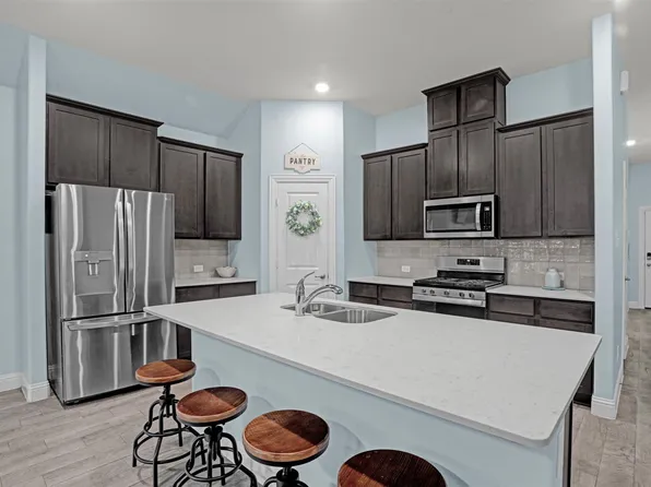 11245 Canyon Mine Dr, Aubrey, TX 76227