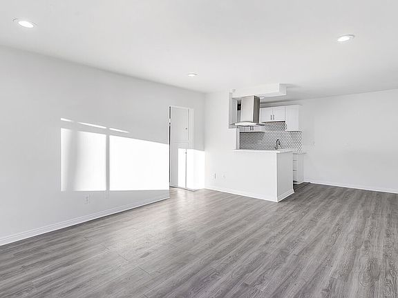 2nd image of 1630 N Harvard Blvd #1