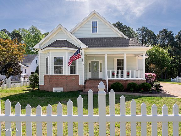 3rd image of 121 Shenandoah River Drive