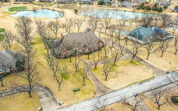 2nd image of 9607 Divot Dr