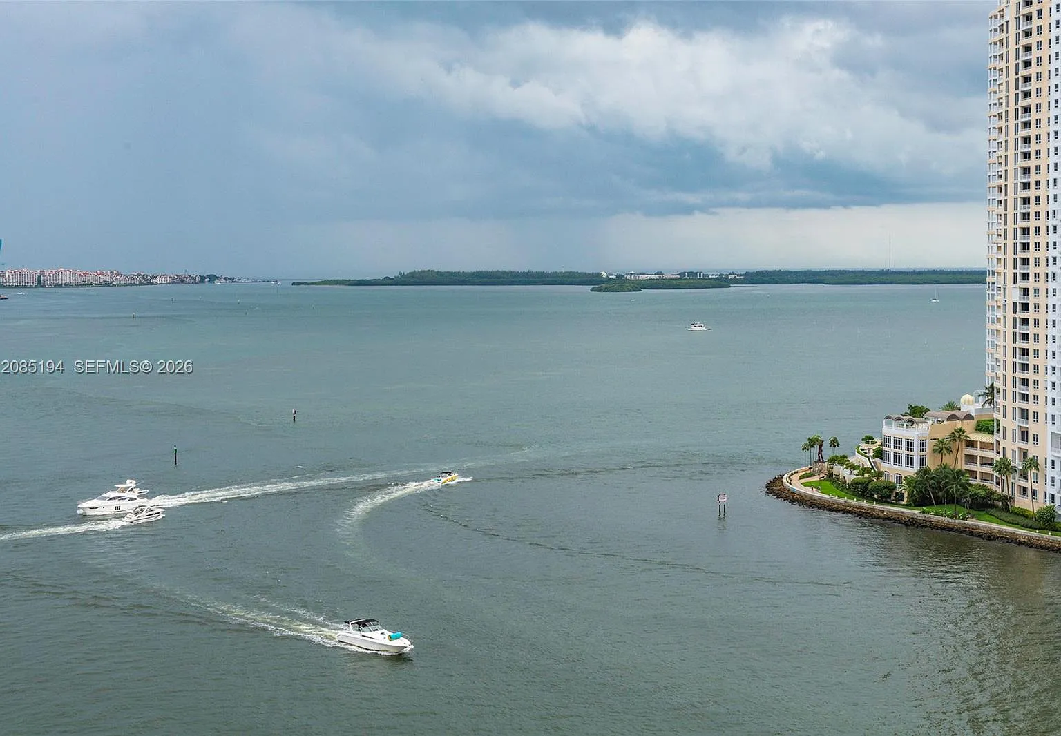 One Miami East Condo — Photo 4