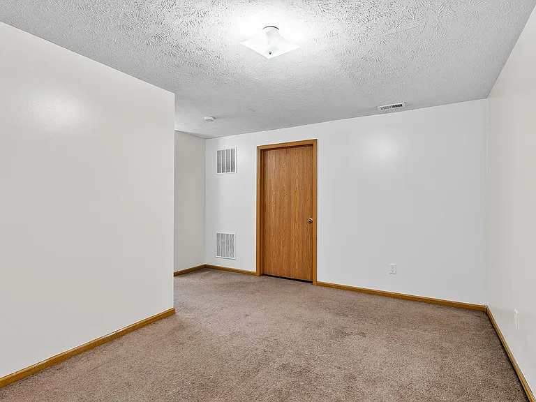 7223-7229 Silverthorn Dr — Photo 16