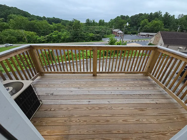 434 Hillside Dr — Photo 2