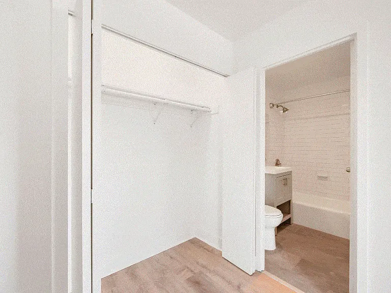 2424 N.Clark — Photo 20