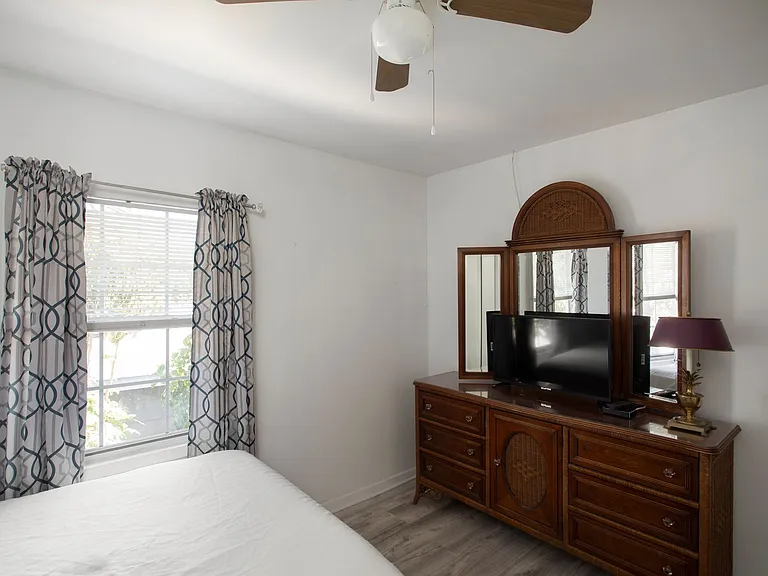 3430 Eagle Ave #6 — Photo 8