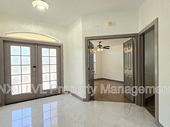 3rd image of 511 SE 25th Ter