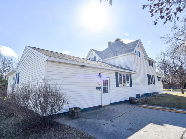 203 E Fletcher Ave, Warren, MN 56762