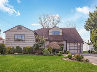 1954 Brook Park Dr, Merrick, NY 11566