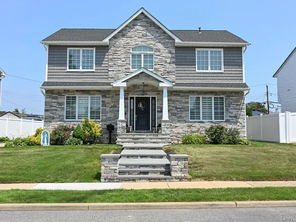 816 Gehrig Avenue, Franklin Square, NY 11010