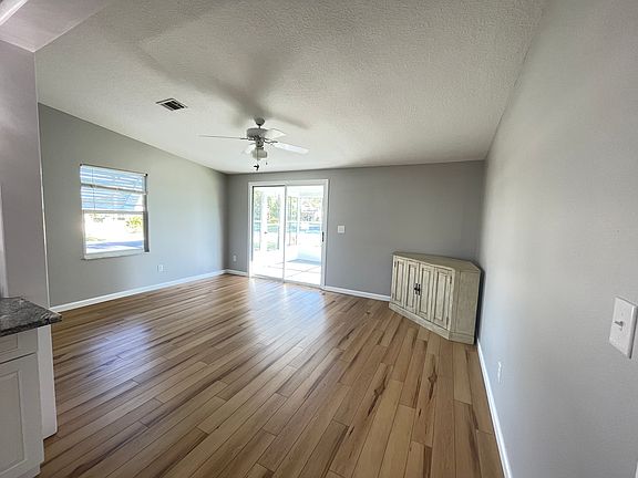 5th image of 802 Saint Andrews Blvd