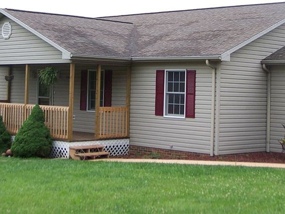 3rd image of 310 Fox Run Dr