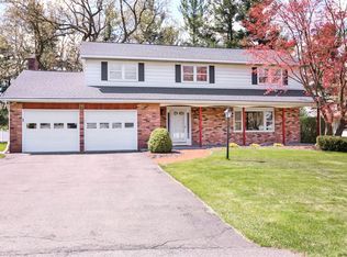 27 Tower Hts, Loudonville, NY 12211