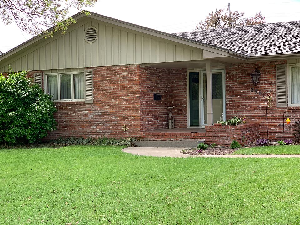 1st image of 2901 N Van Buren St