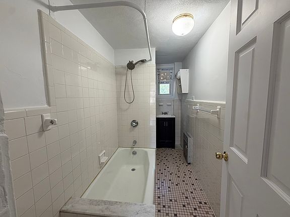 4th image of 218 Riverside Ave #216