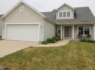 3102 Castlemain Dr, Bloomington, IL