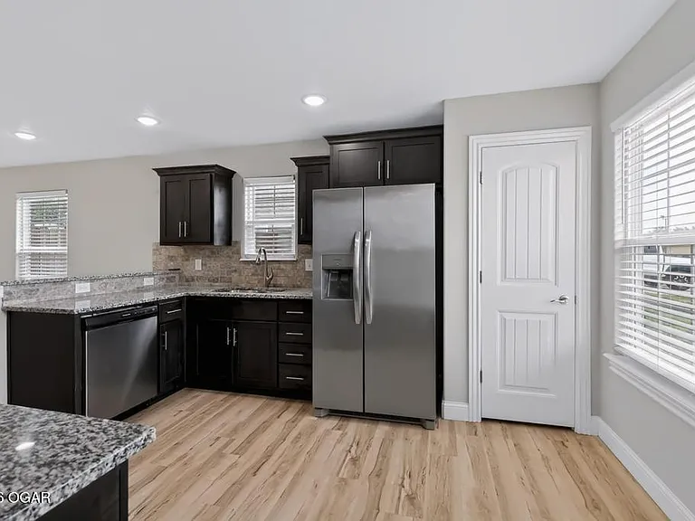 2410 S Jackson Ave — Photo 6