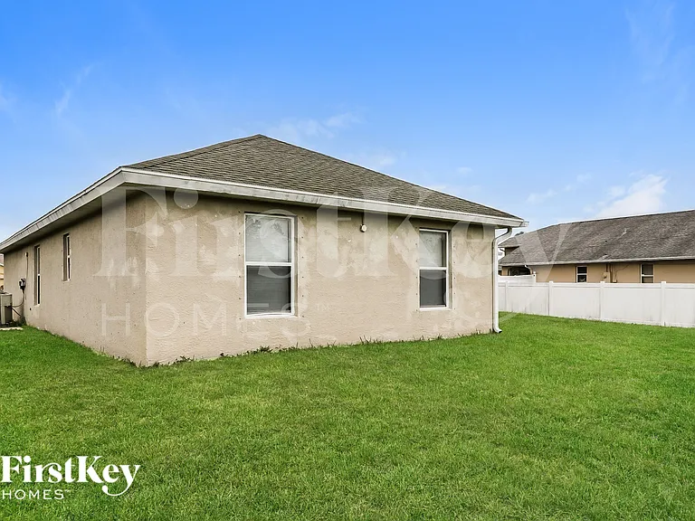 662 SW Sandbar Ter — Photo 17