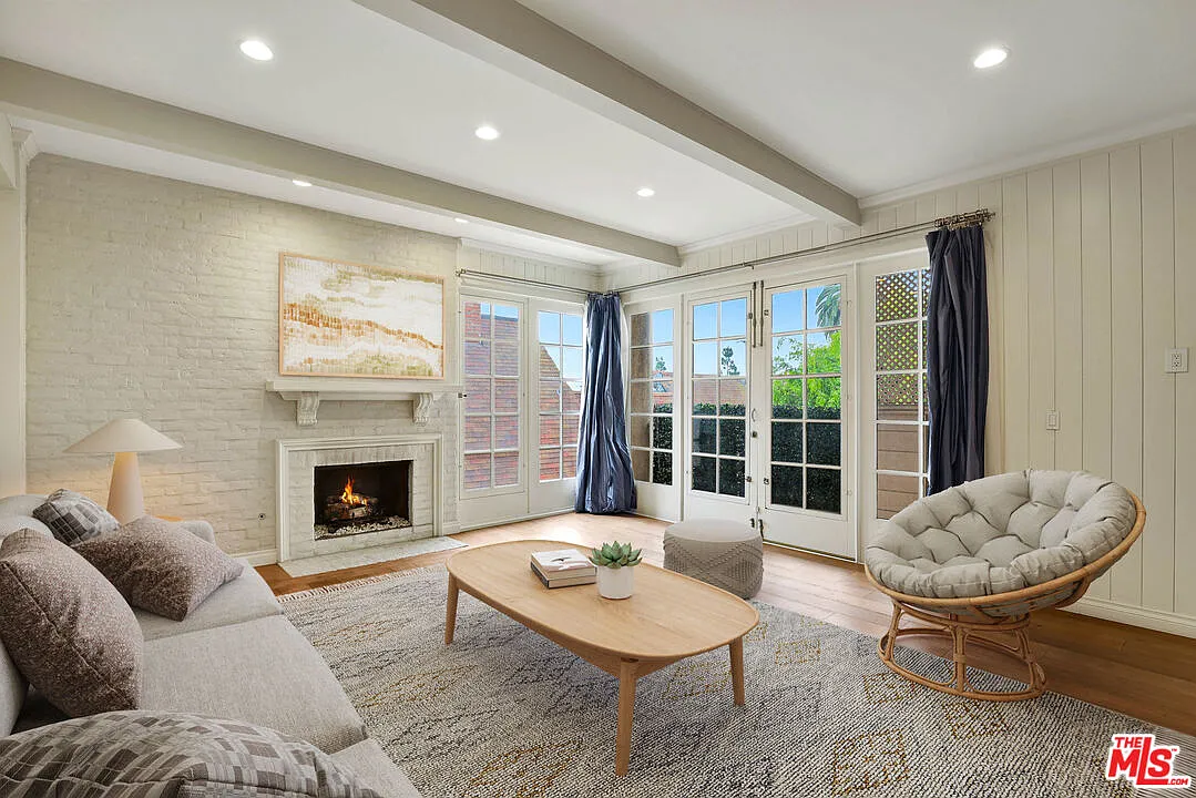 2 bed, 2.0 bath, 1800 sqft, $6,000 — Photo 1