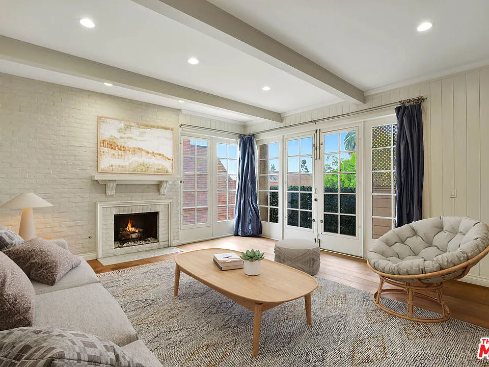 1260 S Beverly Glen Blvd #304