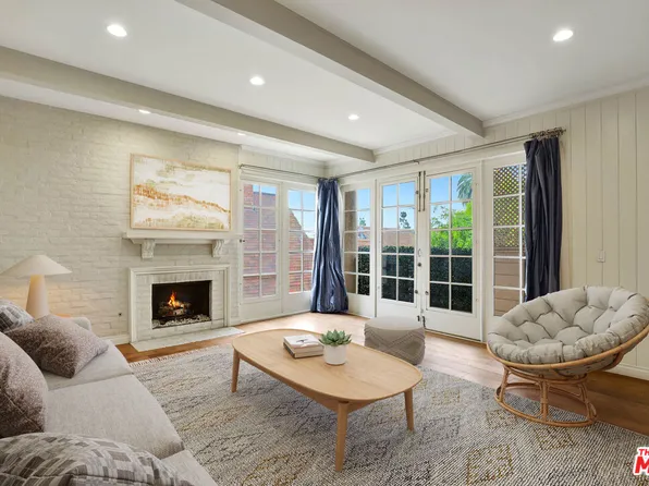 1260 S Beverly Glen Blvd #304, Los Angeles, CA 90024