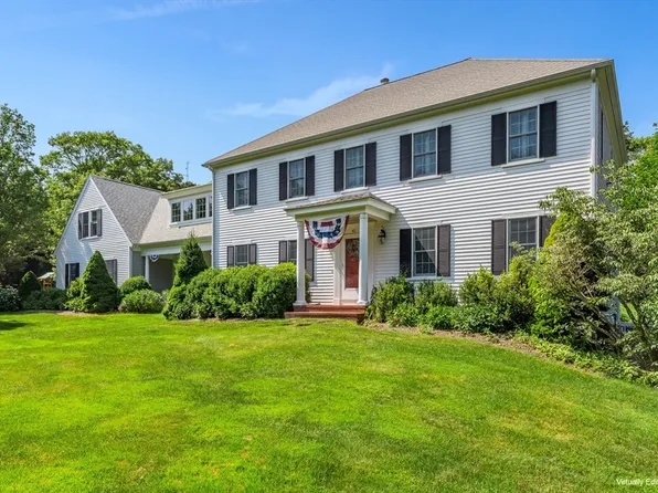 41 Lakeview Dr, Barnstable, MA 02630