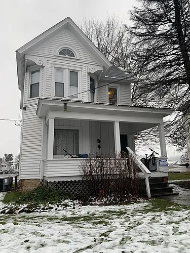 103 E State St Photo 1