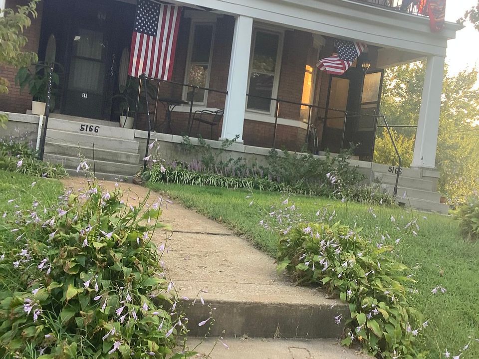 Front of building from walkway leading to apartment