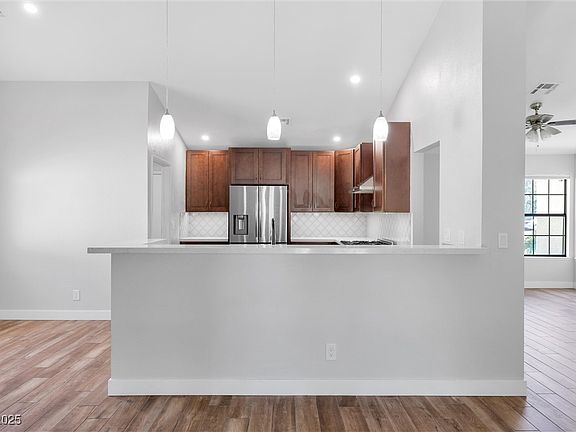 5th image of 9101 Dolphin Cove Ct