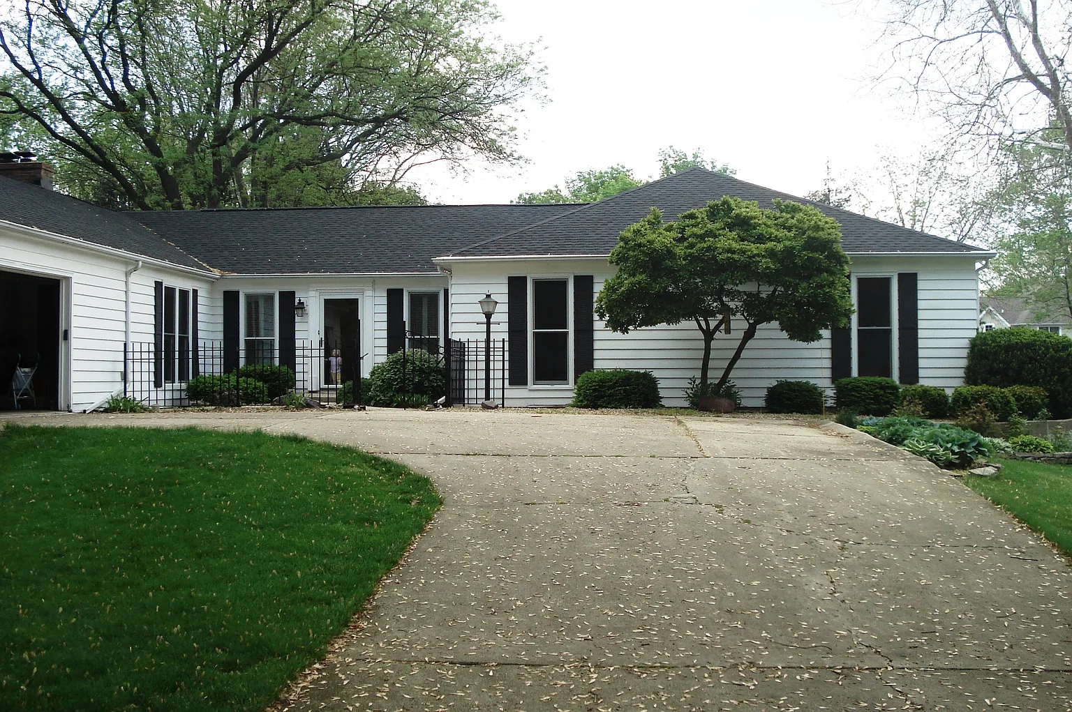 26W122 Blackhawk Dr photo 1