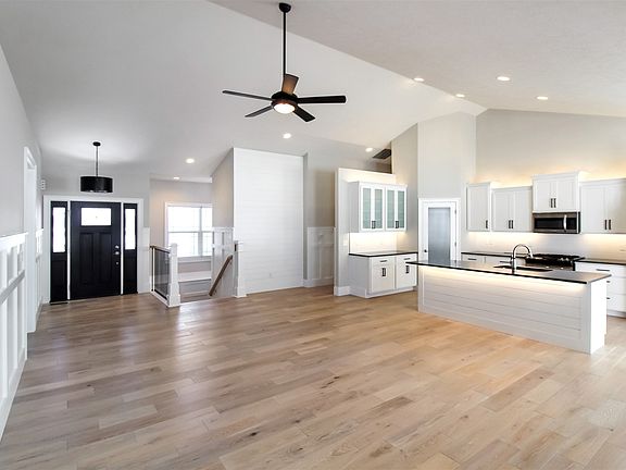 5th image of 5134 Greenview Ct