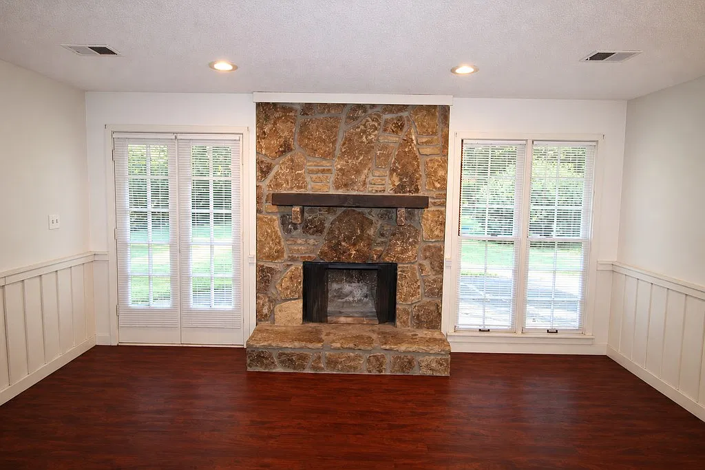 3 bed, 1948 sqft, $2,240 — Photo 4