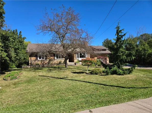 538 Main St W, Grimsby, ON L3M 1T8