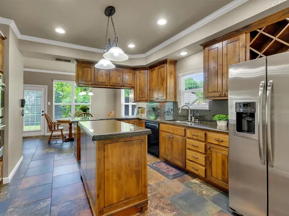 1902 Cobbs Dr, Grapevine, TX 76051