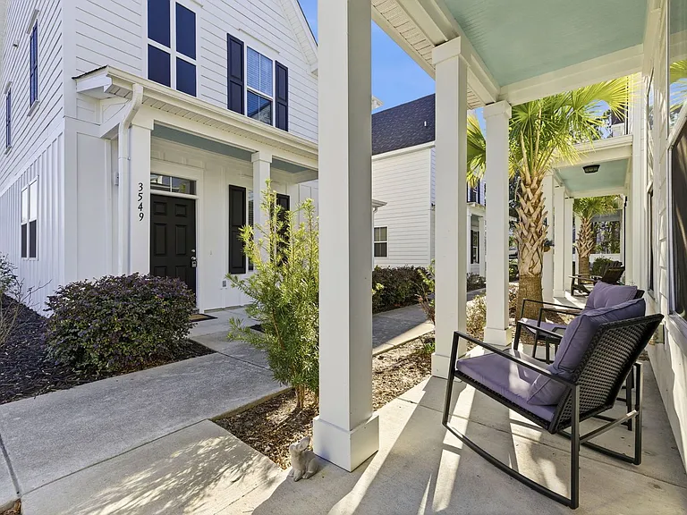 3557 Bristol Ln — Photo 2