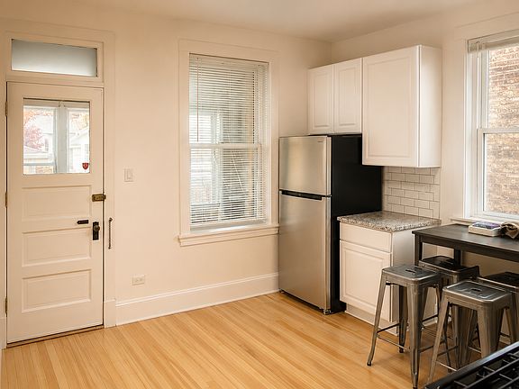 4th image of 3712 N Bell Ave #2