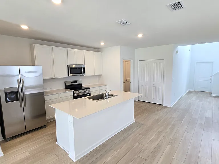 6425 Domizio Dr — Photo 6