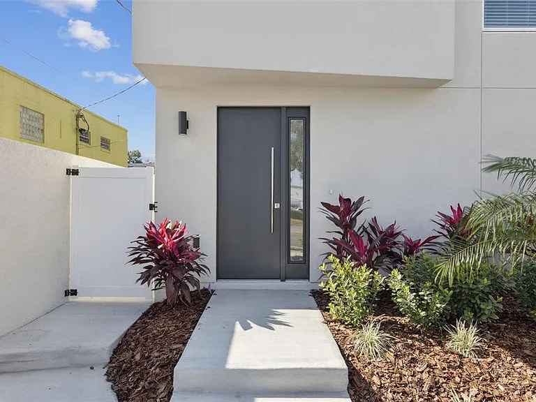 544 N Bumby Ave #5 — Photo 1