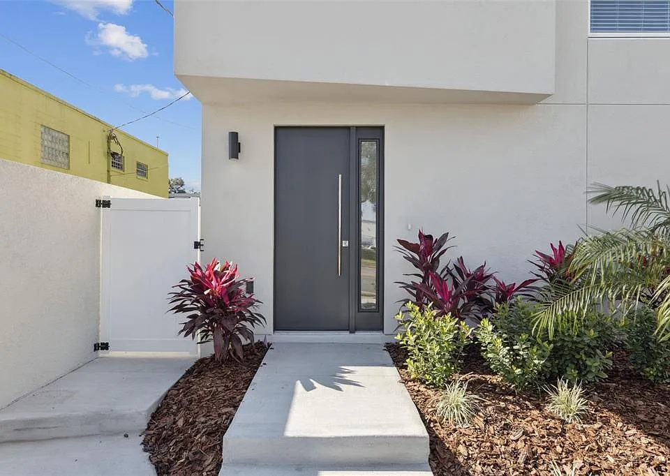 544 N Bumby Ave #5