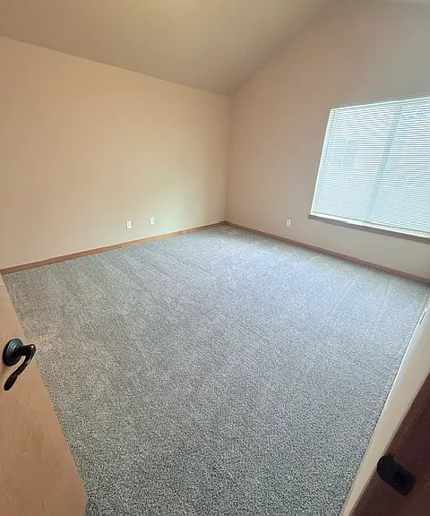 518 NE 85th Cir — Photo 24