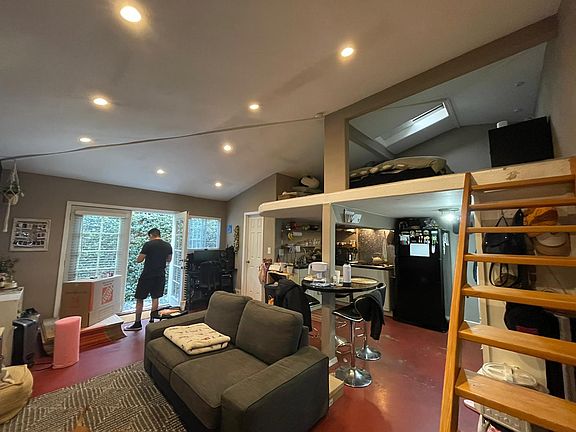 3rd image of 4153 1/2 W 162nd St